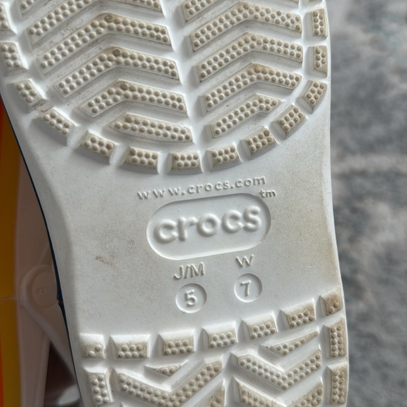 Disney Platform Crocs - Picture 13 of 14